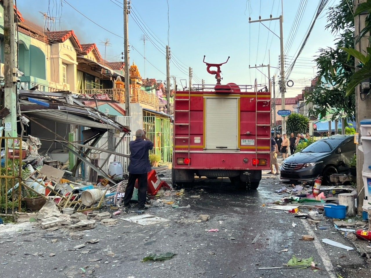 液化气在巴吞他尼府村庄爆炸，造成1人死亡，7人受伤，原因调查中