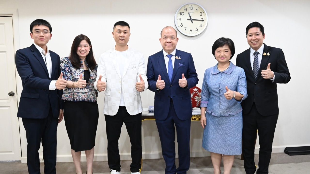 商业部长设新目标 邀请中国网红直播卖水果