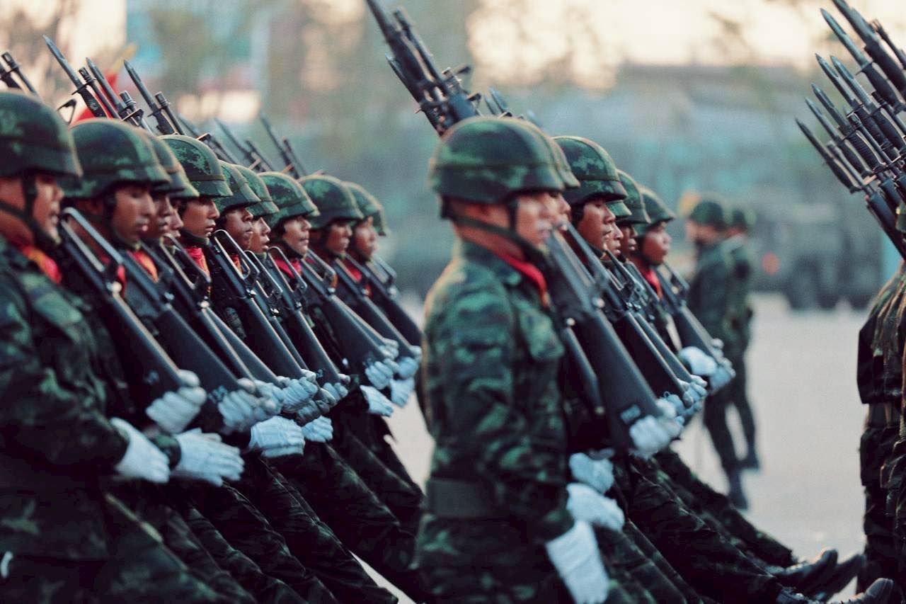 陆军司令主持陆军日阅兵仪式，宣誓保卫国家、宗教、君主和人民