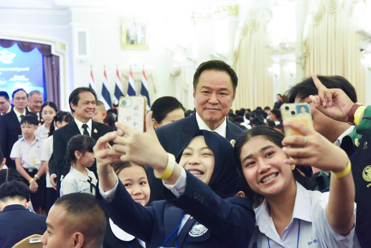 总理向青年致辞 鼓励大家勇敢做正确的事，并希望孩子们为未来振兴泰国