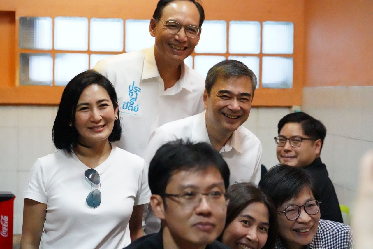 “阿披实”带领民主党竞选，欣慰于曼谷市民寄予希望推动廉政政治