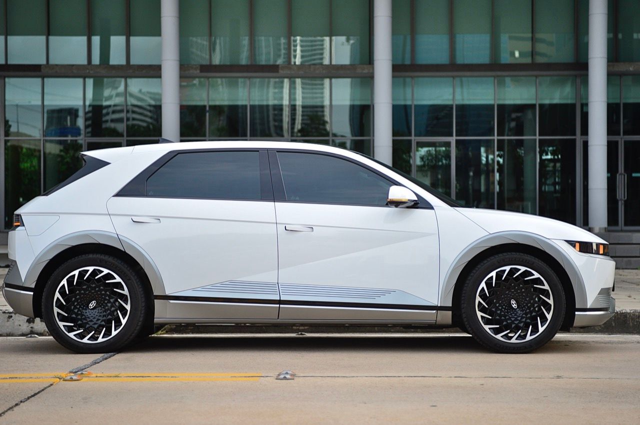 测试珍稀电动车：现代IONIQ 5首版，进口售价高但驾驶体验佳
