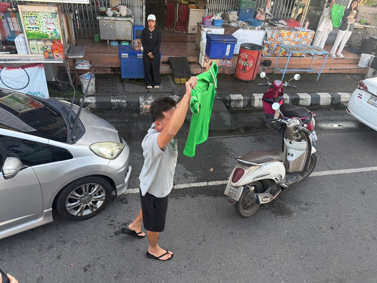 “他玛纳”在那空那育展开选举活动，无惧选举，表示从今往后将不停步走访