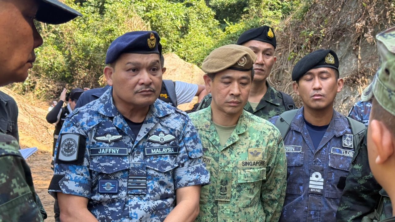 第二军区带领AOT使节考察泰国军踩到地雷地点,位于Hua Tamaria