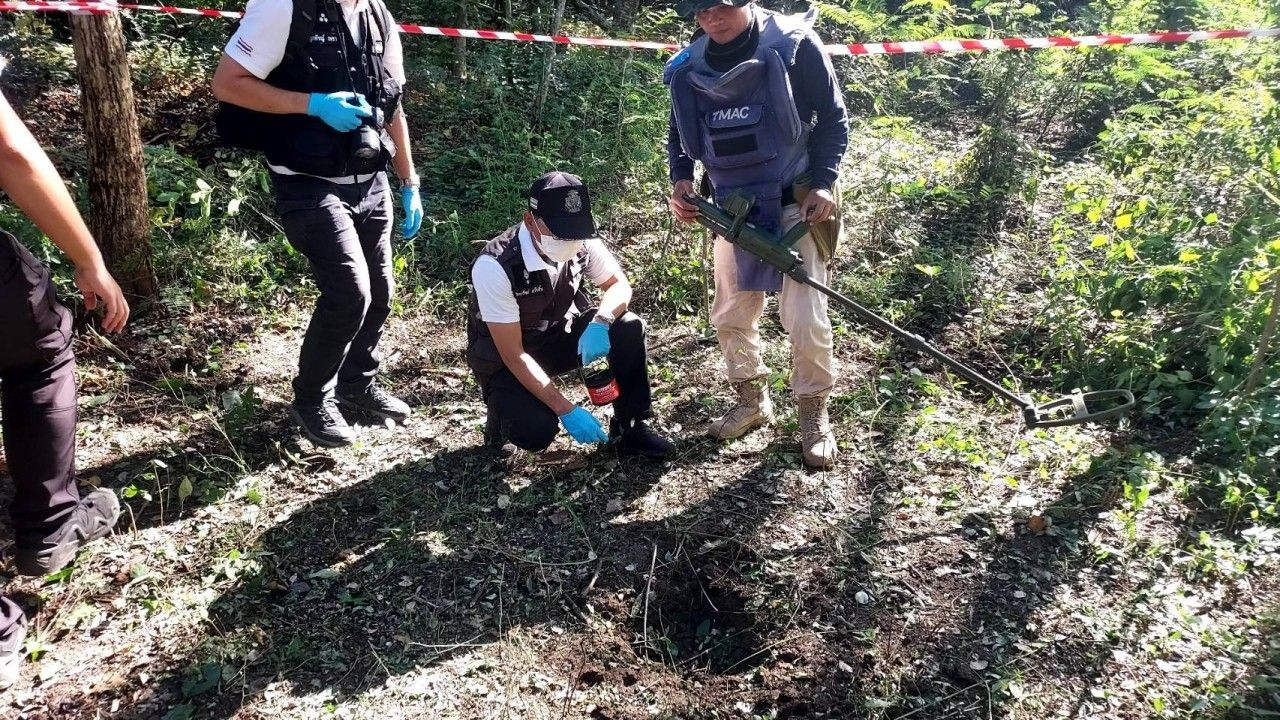 地雷检测结果:一名中国人踩地雷致腿部截肢,发现旧PMN地雷,又发现一个