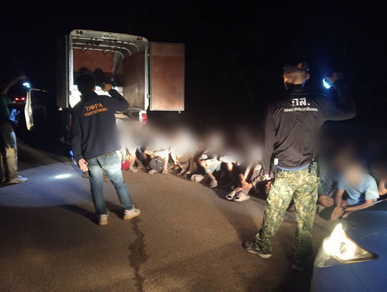 拦截封闭货车 运输52名缅甸工非法入境者