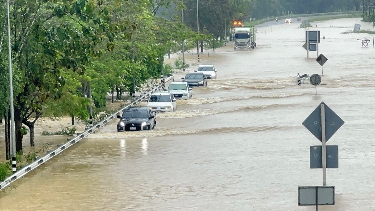 建议在洪水后修复汽车的方法,切勿启动发动机
