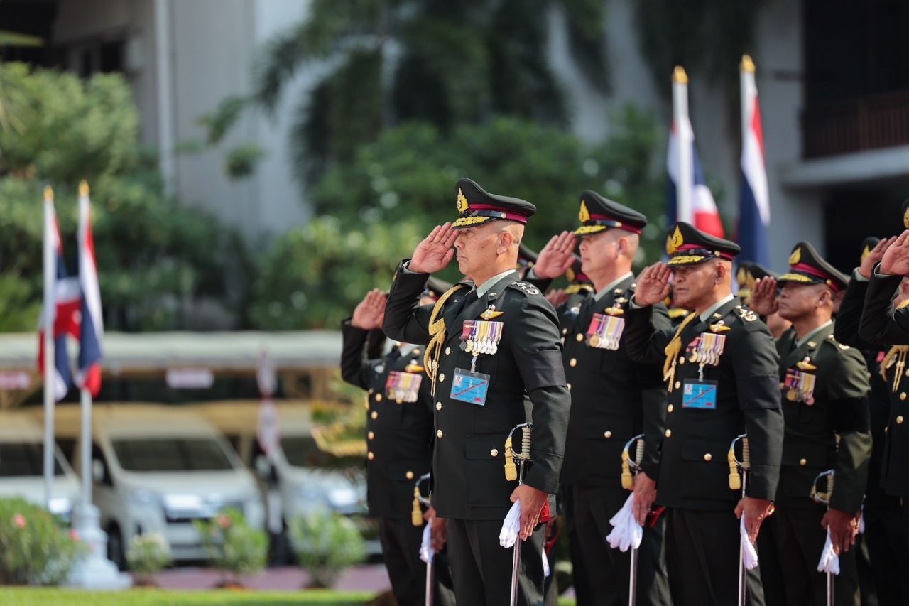 “巴育-阿披拉”及前陆军司令出席陆军日，向英勇牺牲的士兵致敬