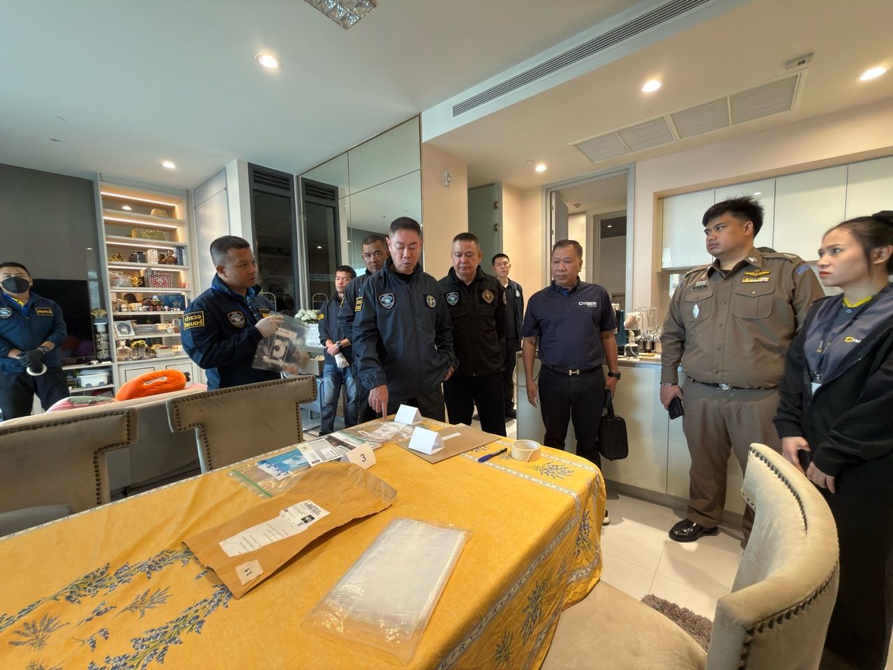 查封价值4亿的财产,“梁拍”网络牵涉柬埔寨诈骗团伙包括豪华公寓和奔驰车