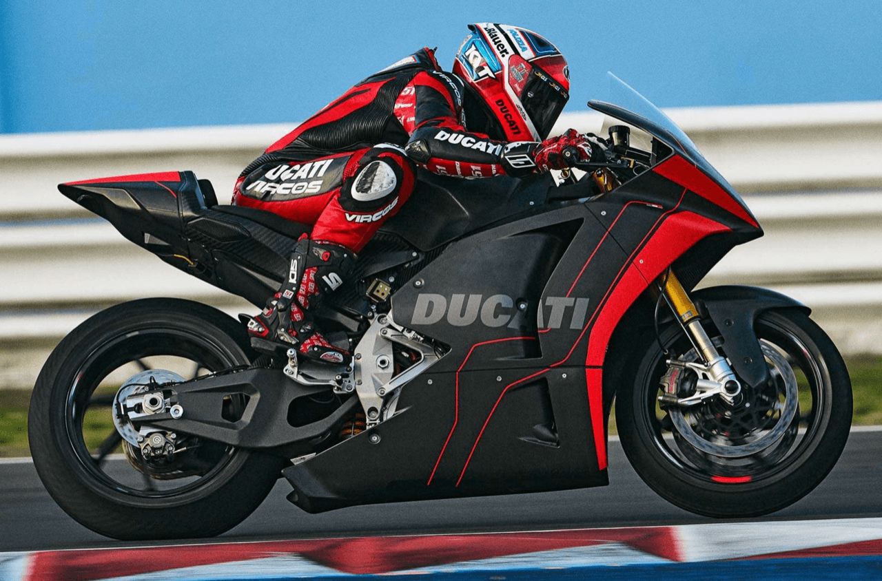 Ducati V21L 电动摩托车测试固态电池延长续航！