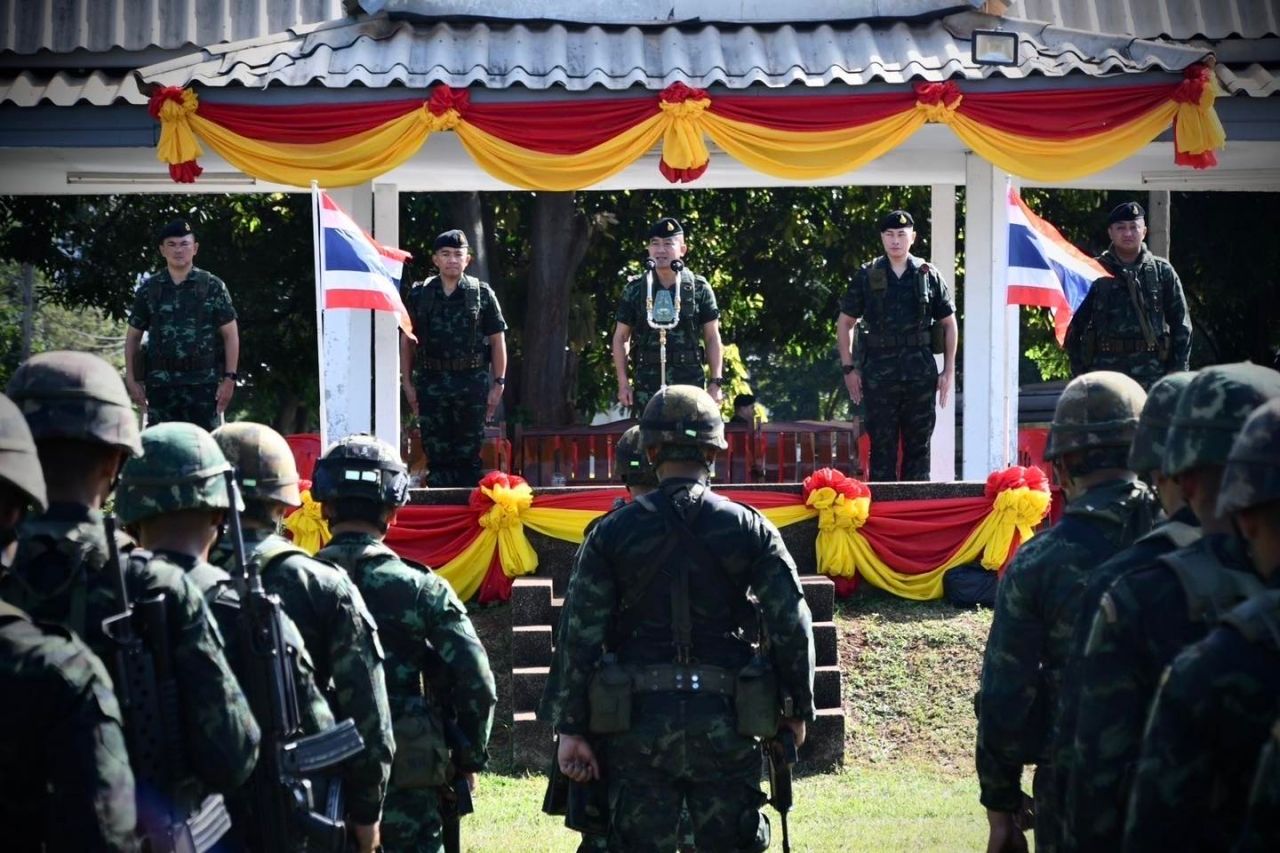 第12步兵团指挥官检查第2伞降团军训准备情况