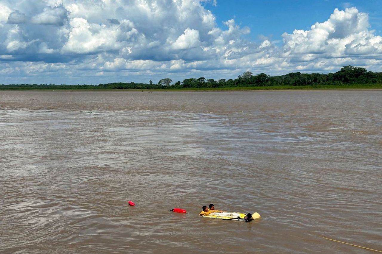 船只遭遇大浪倾覆亚马逊 至少12人遇难 继续紧急搜寻失踪者