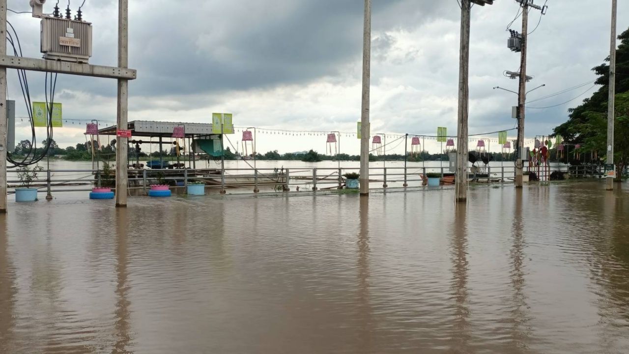 乌泰他尼府天堂岛居民第4次撤离洪水,比往年更严重