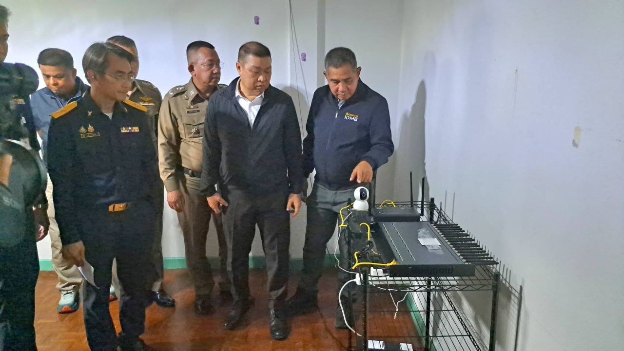 曼谷调查局查获 SIM BOX 电话诈骗团伙 扣押设备并逮捕涉案泰籍女子