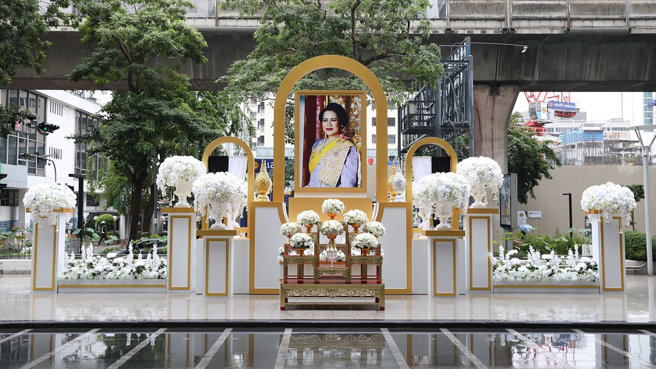 曼谷银行举行哀悼仪式,向诗丽吉王太后致敬