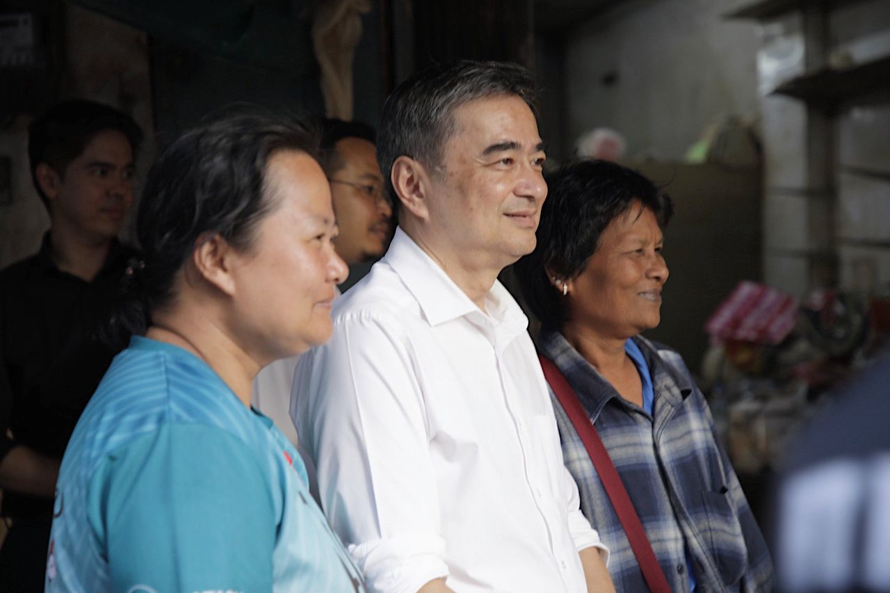 “阿披实·威差奇瓦”的简历：民主党总理候选人重返政坛，党派支持率上升