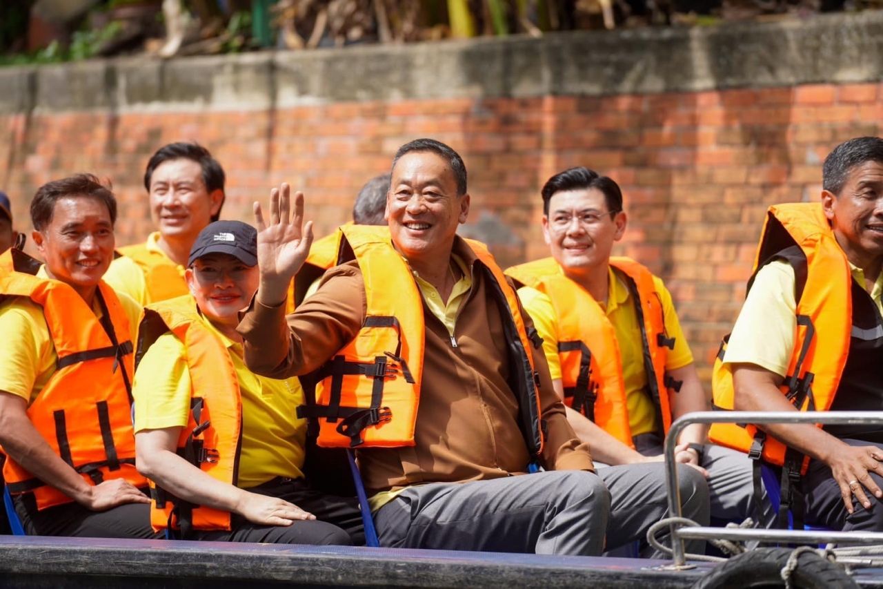 “จักรพงษ์ แสงมณี” 的背景：商业部副部长候选人准备重返部长职位