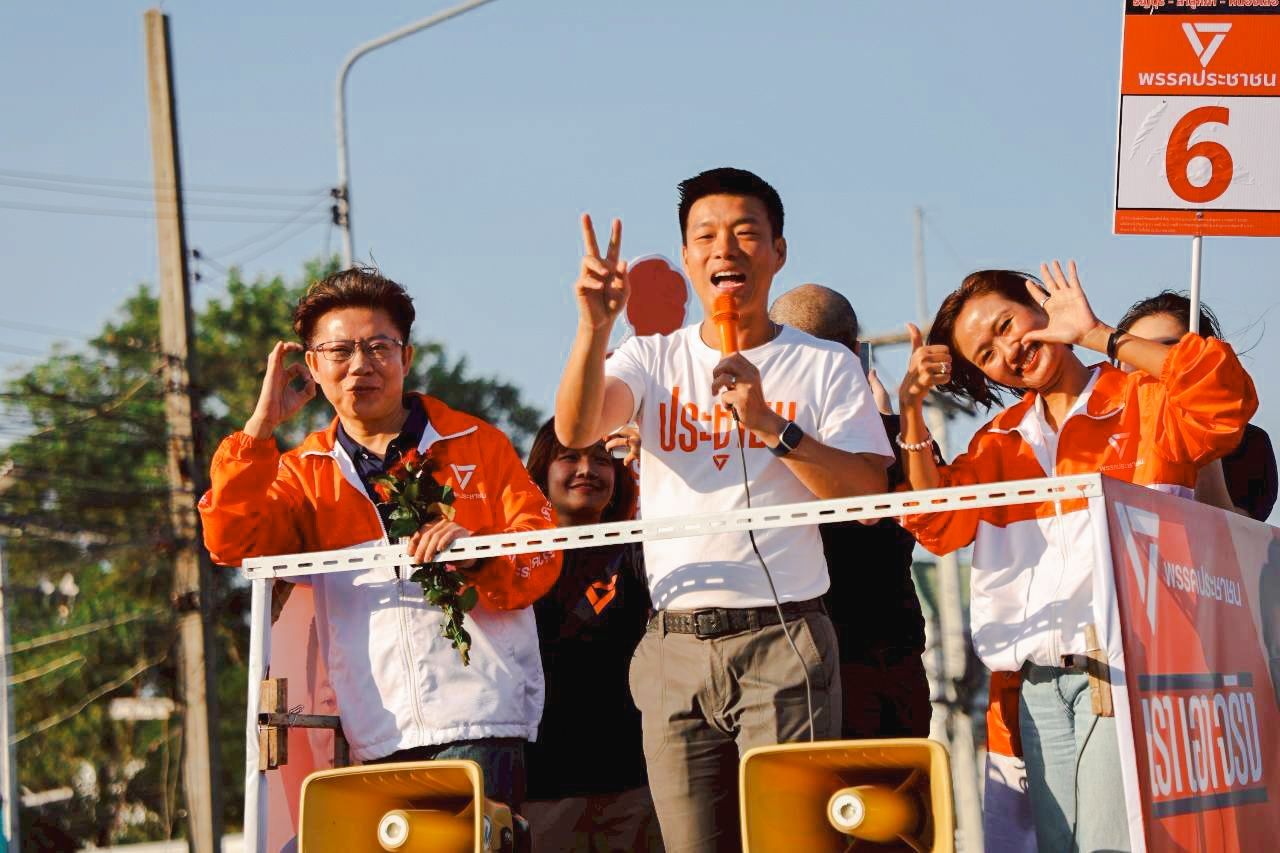 “腾” 带领人民党在巴吞他尼竞选,目标是为整个省争取选票,呼吁市民选择来管理国家