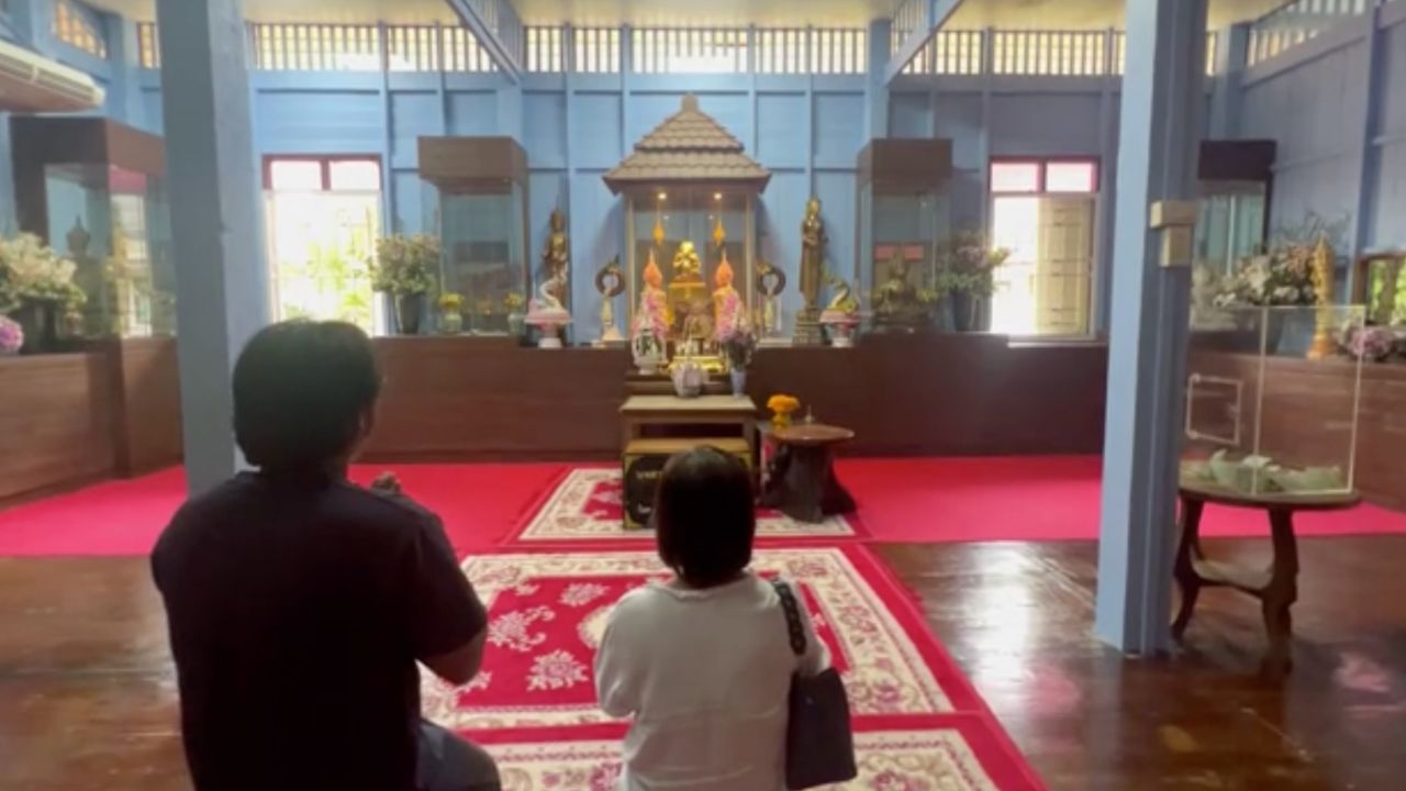 人们纷纷前往苏坎寺拜访 