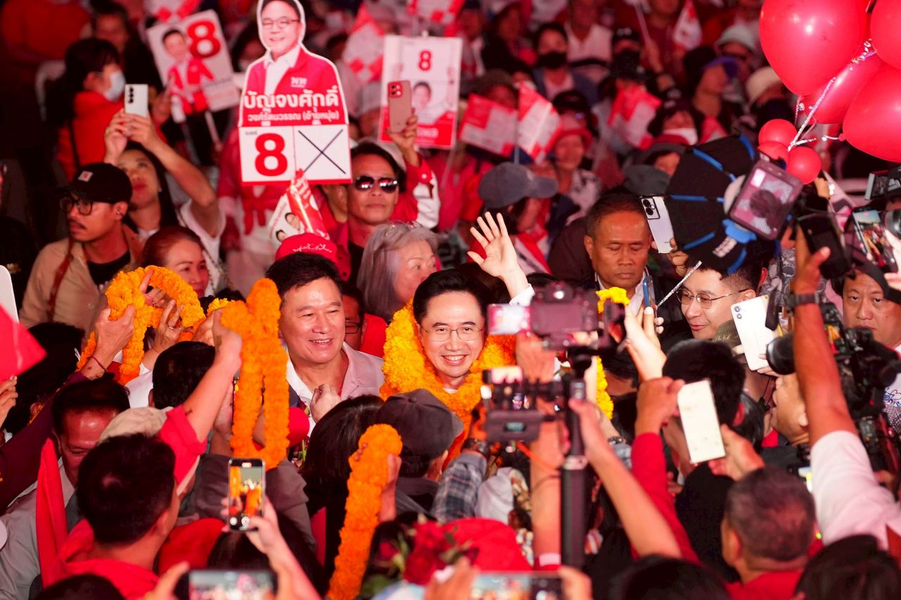 “阿琛” 宣布将清迈涂成红色，邀请“他信”孙子归来