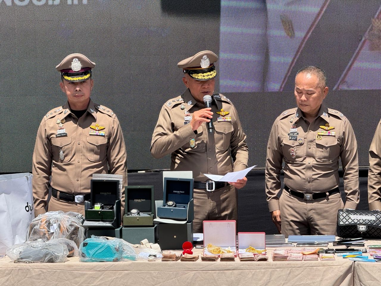 逮捕线上赌博网络 涉亿万现金流 冻结价值3500万泰铢的豪华车和资产