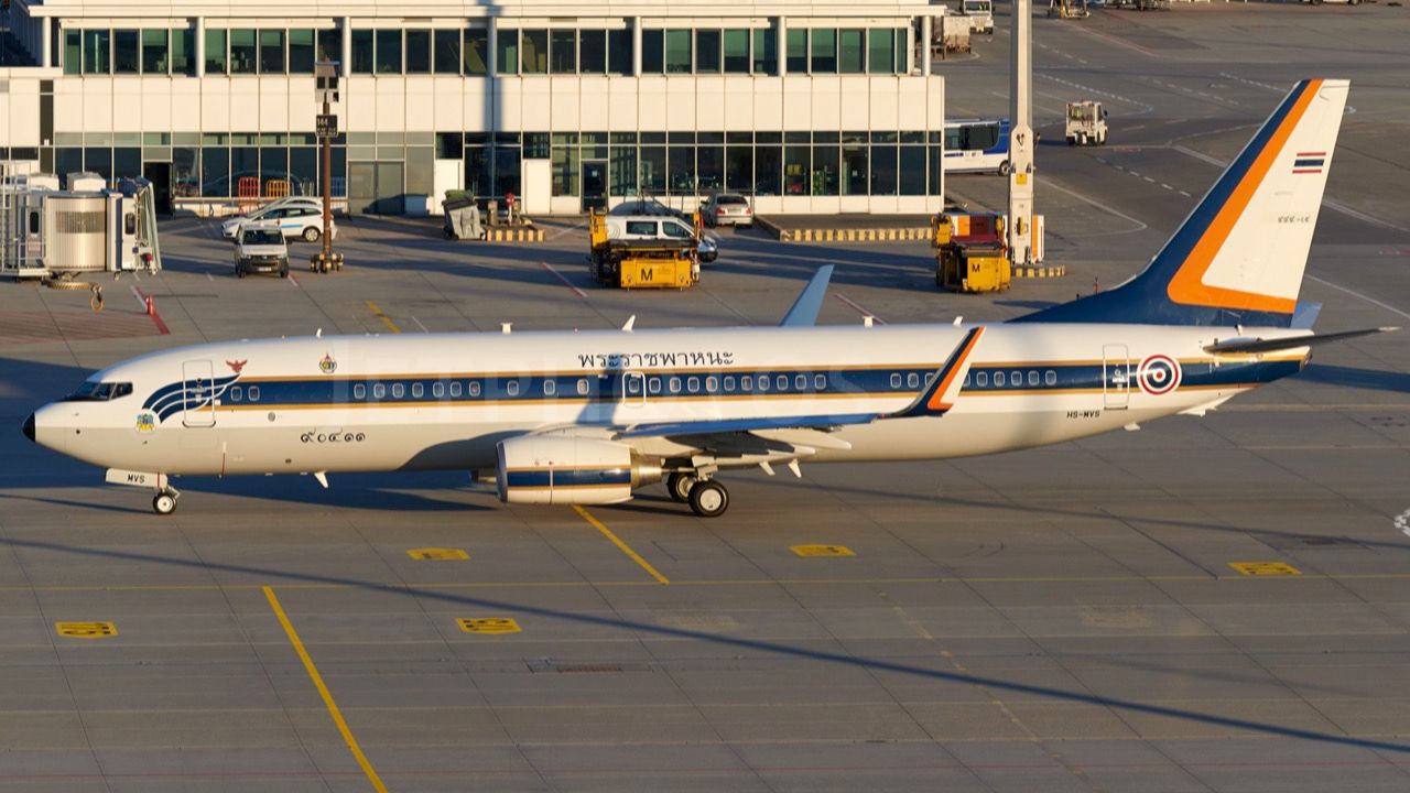 皇家飞机 BOEING 737-800