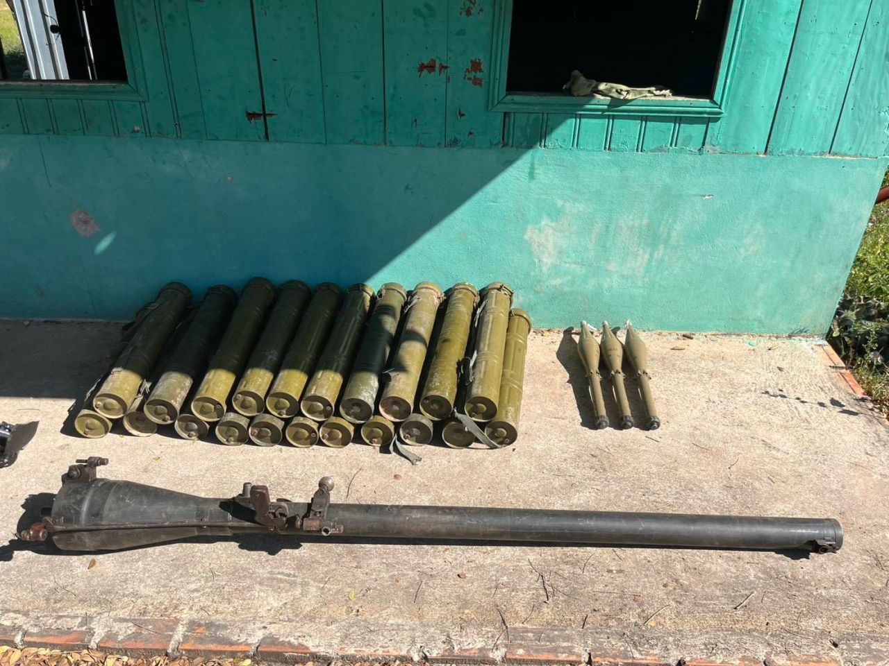 又发现大量武器库-地雷，军方谴责“柬埔寨”