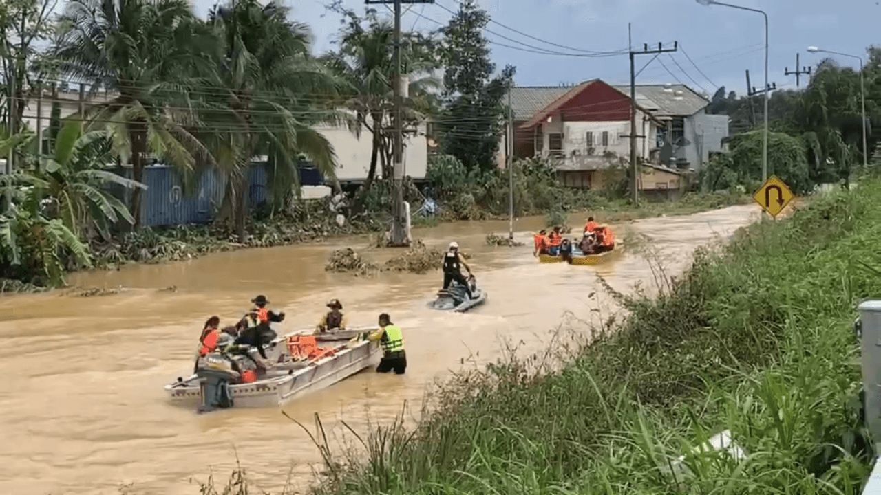 合艾洪水更新:水位开始下降,官员加紧救援被困人员