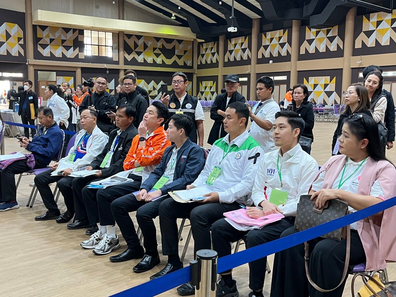 “查亚特” 带领公民党团队在清迈竞选 - 