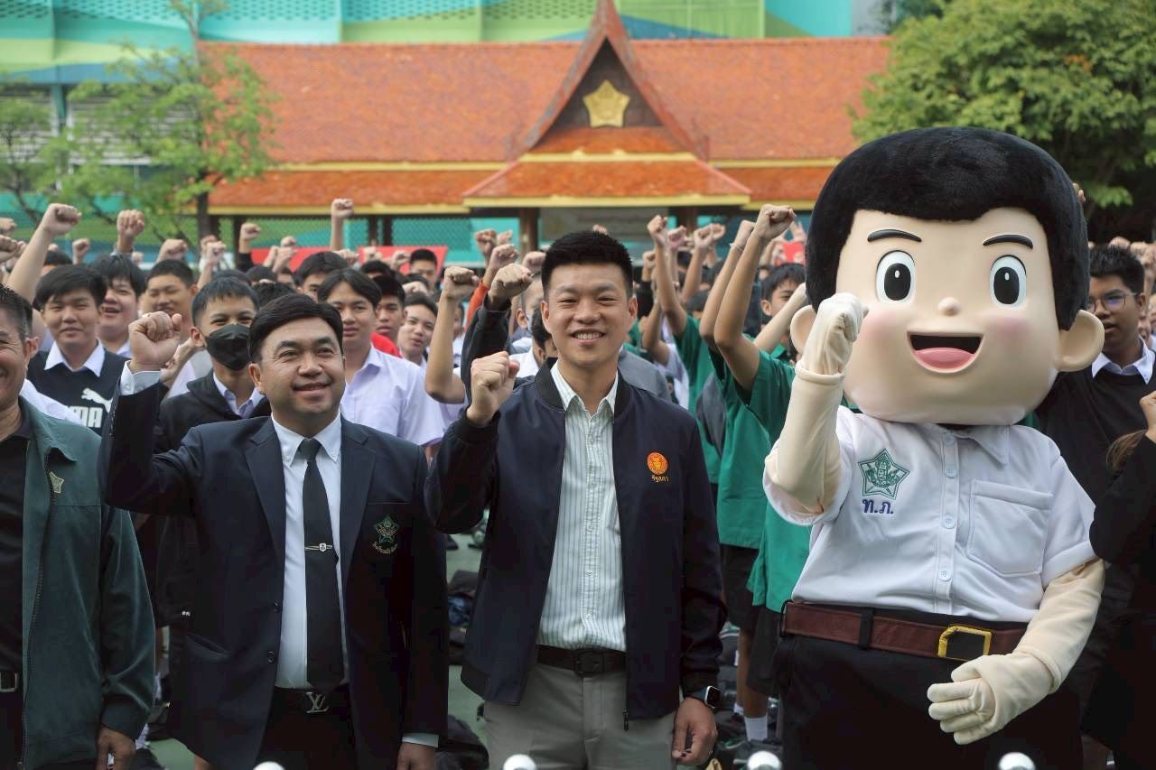 “泰昂” 荣获泰威塔皮色杰出校友奖，弘扬校训用于政治工作