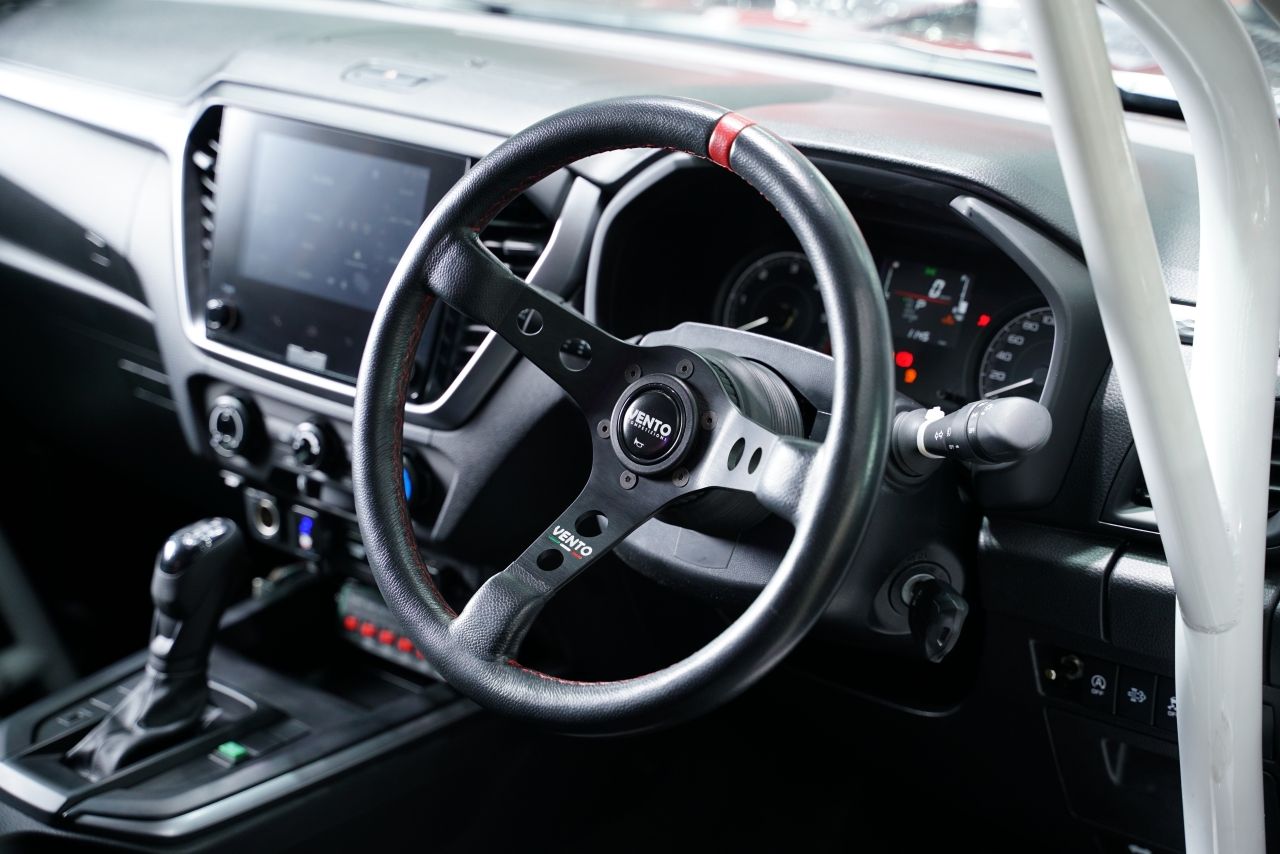 带您观赏黄金龙 ISUZU DRAGON MAX，搭载2.2 Ddi MAXFORCE发动机，增加ECU Shop达到220马力