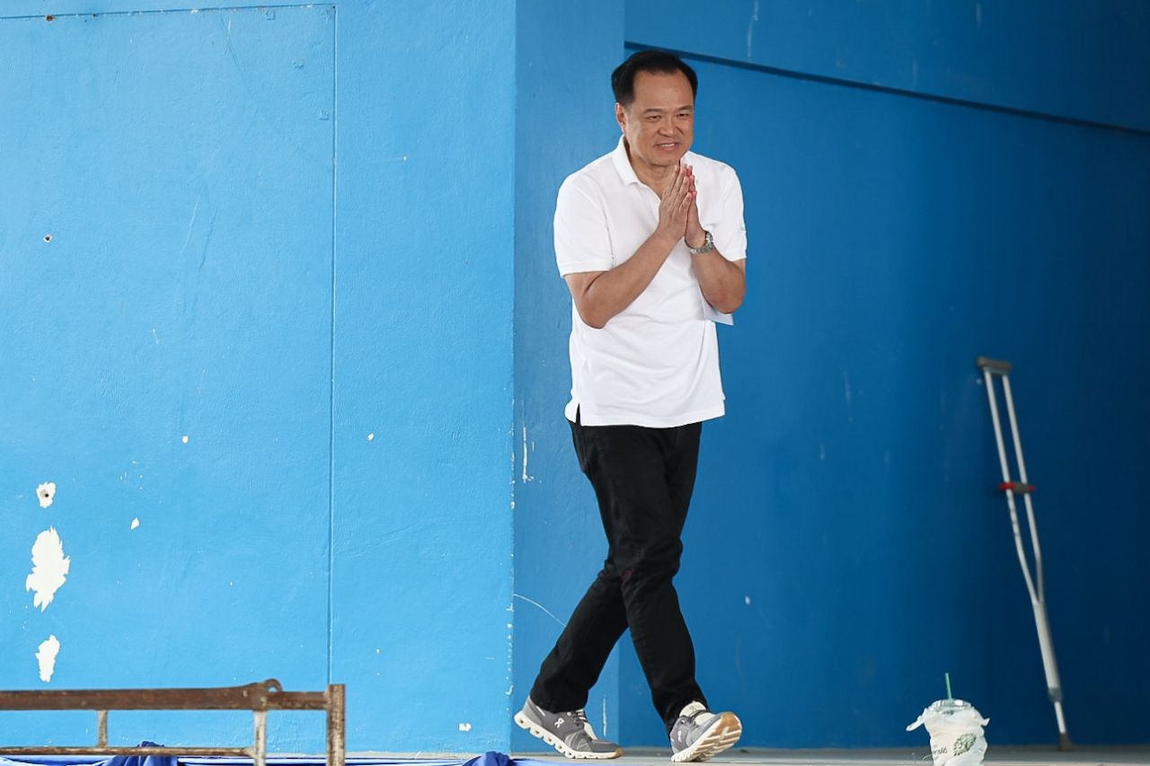 “阿努廷” 帮助 “金瓦娜” 竞选，声称：做人民的仆人比做卖国贼的仆人好