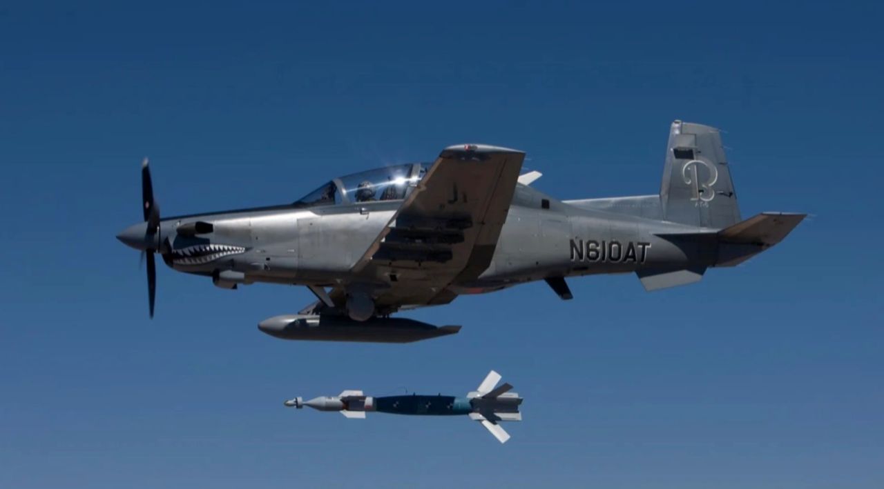 精确、猛烈、无情、全面！泰国皇家空军 Beechcraft AT-6 Wolverine 的利爪