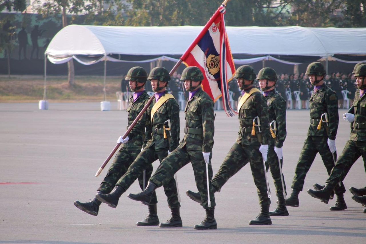 陆军司令主持陆军日阅兵仪式，宣誓保卫国家、宗教、君主和人民