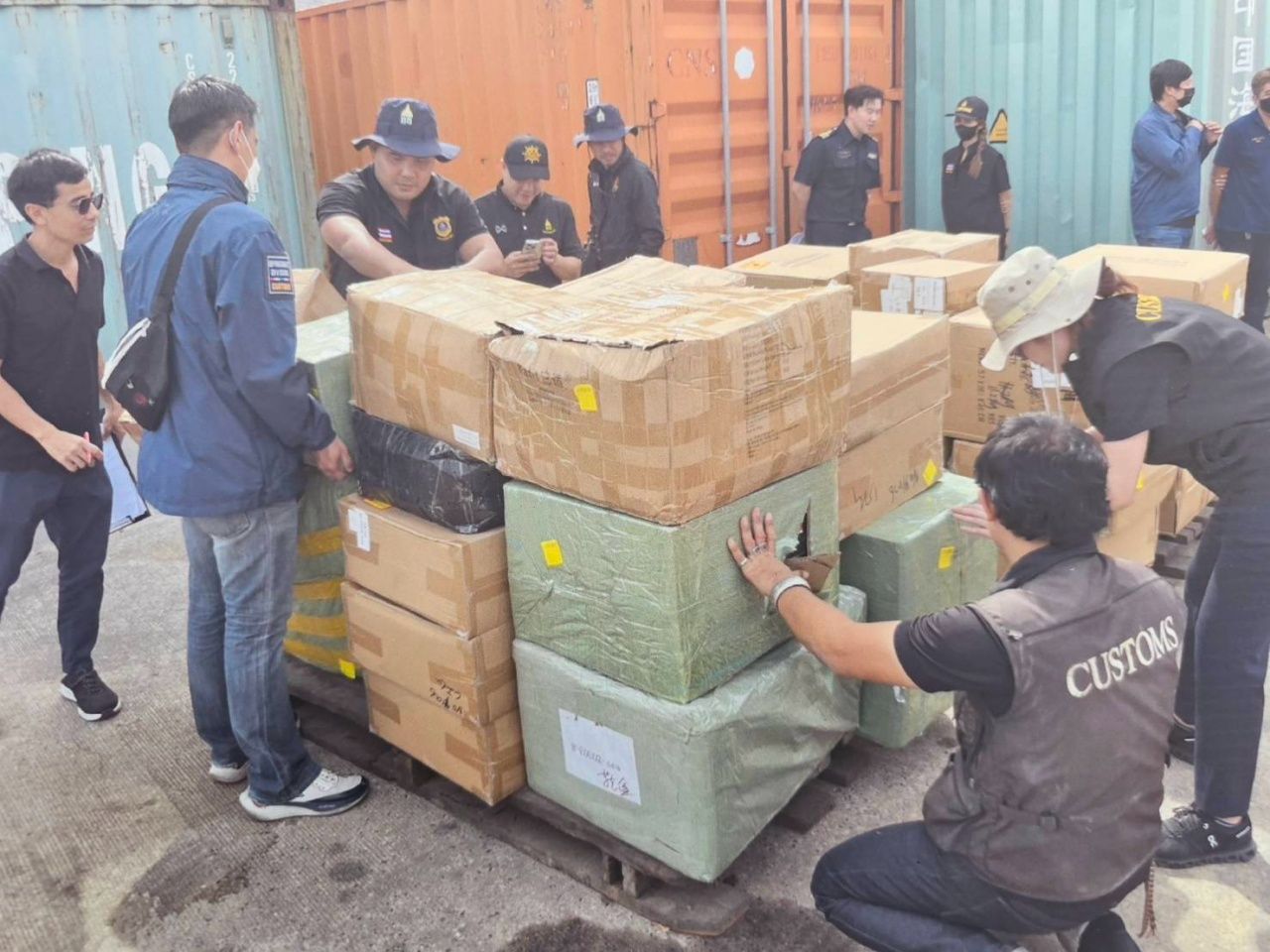 查获46,260件电子烟藏匿于集装箱内，估值超1000万泰铢