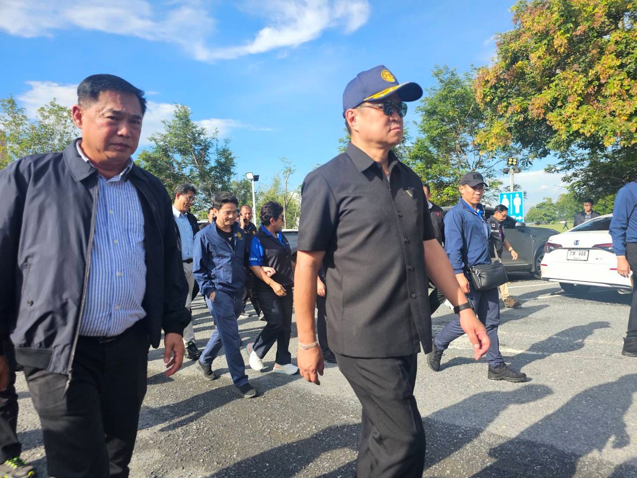 “阿努查”现身欢迎“阿努廷”视察猜纳特洪水，称尚未决定是否转投泰自豪党