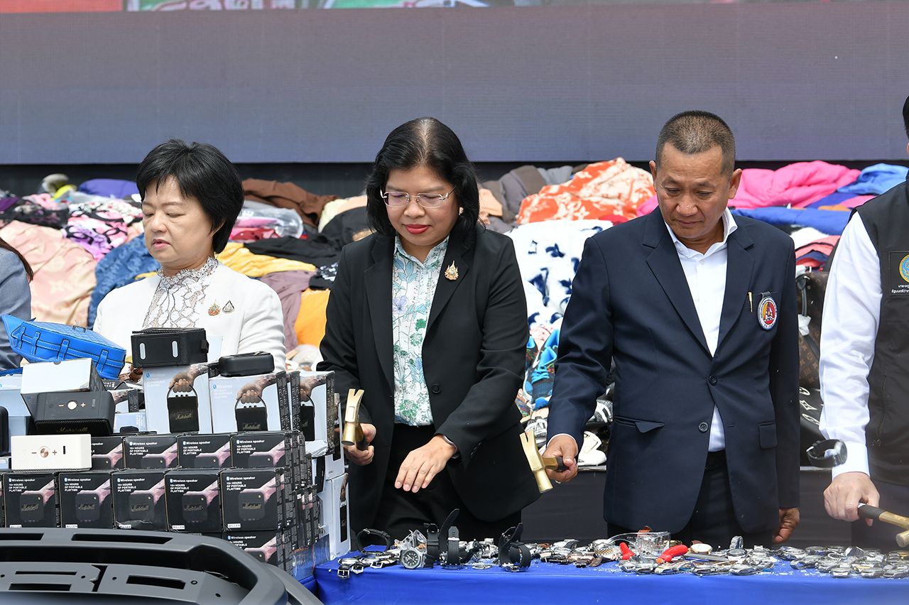 8个月内查获超过290万件侵犯知识产权商品，损失超过10亿