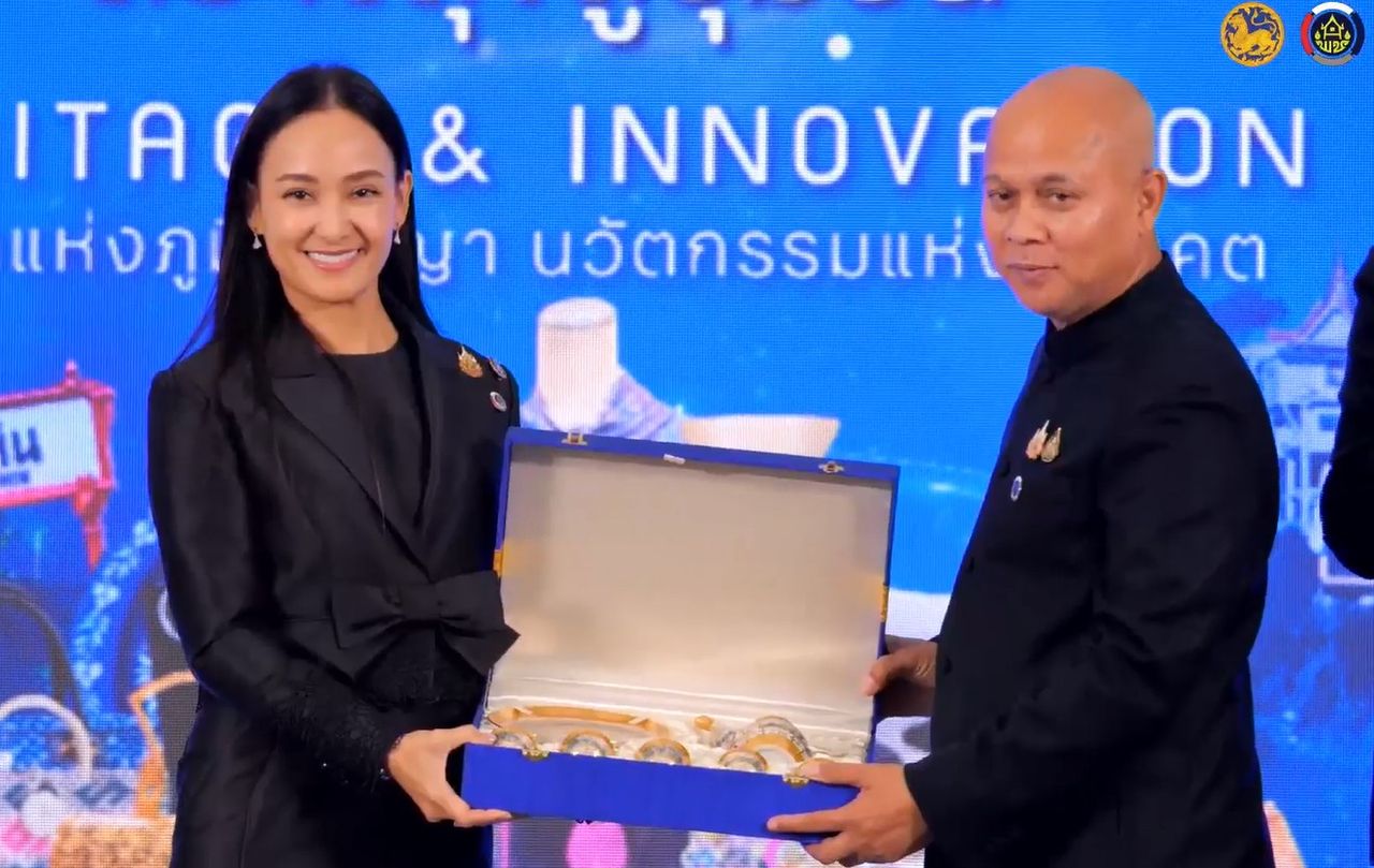 “ศศิธร” 启动华欣OTOP活动,邀请支持泰国商品参与人手一半Plus计划