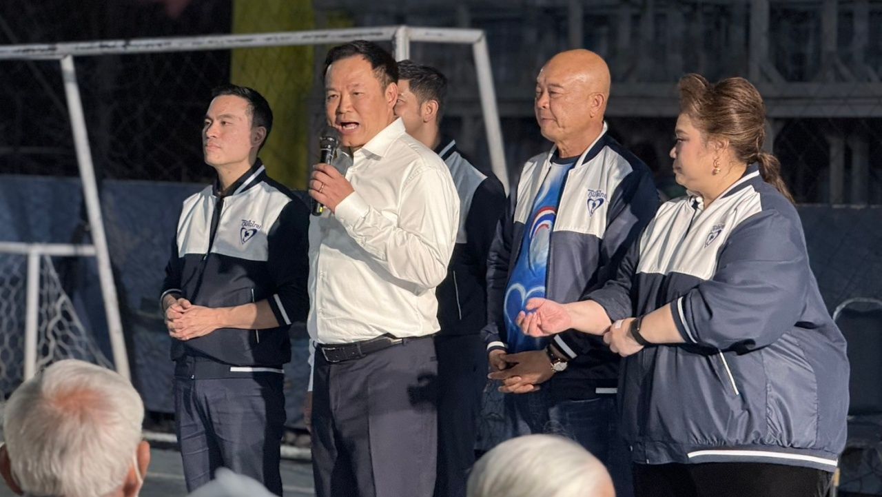 “阿努廷”骑摩托车袭击拉玛九号 请求成为政府，继续“半人半加”