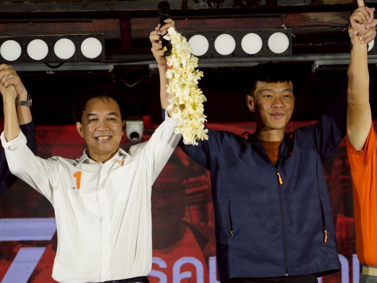 “腾-纳通”呼吁清莱人民选择人民党候选人团队，承诺将帮助恢复城市