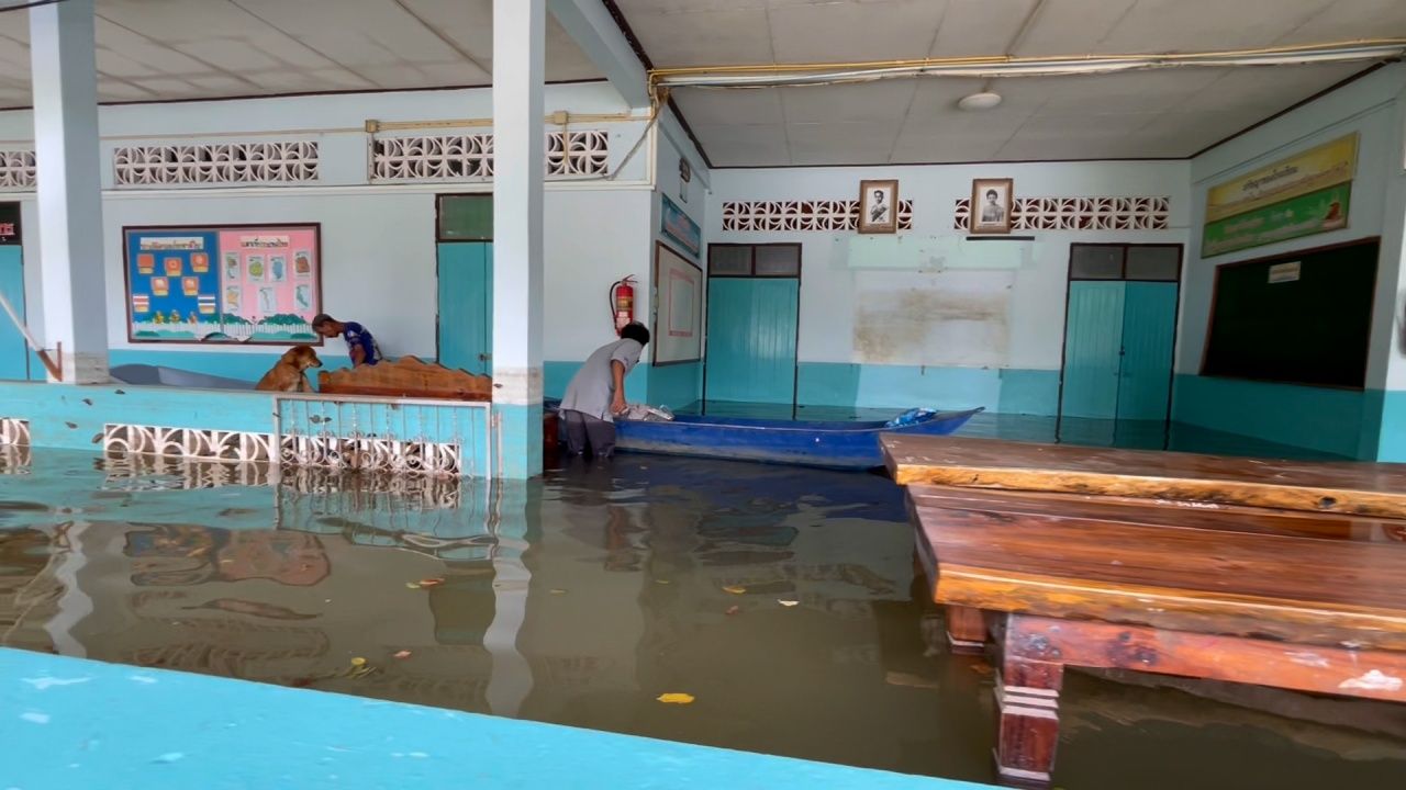 湄南河流域水位持续下降，10所学校仍被淹需要调整为线上教学