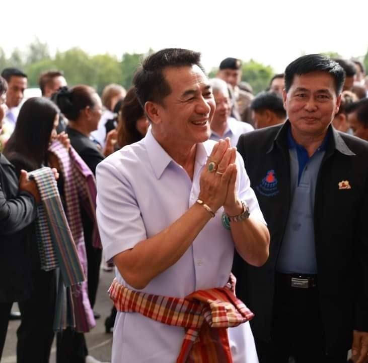 “医生 Chonlanan”的背景，再度被提名为为泰党主席