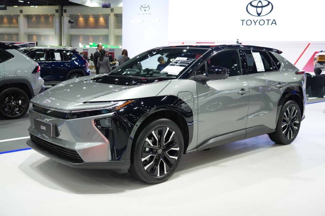 Motor Expo 2025首日 丰田展台迎来汽车爱好者 近距离观赏Hilux Travo