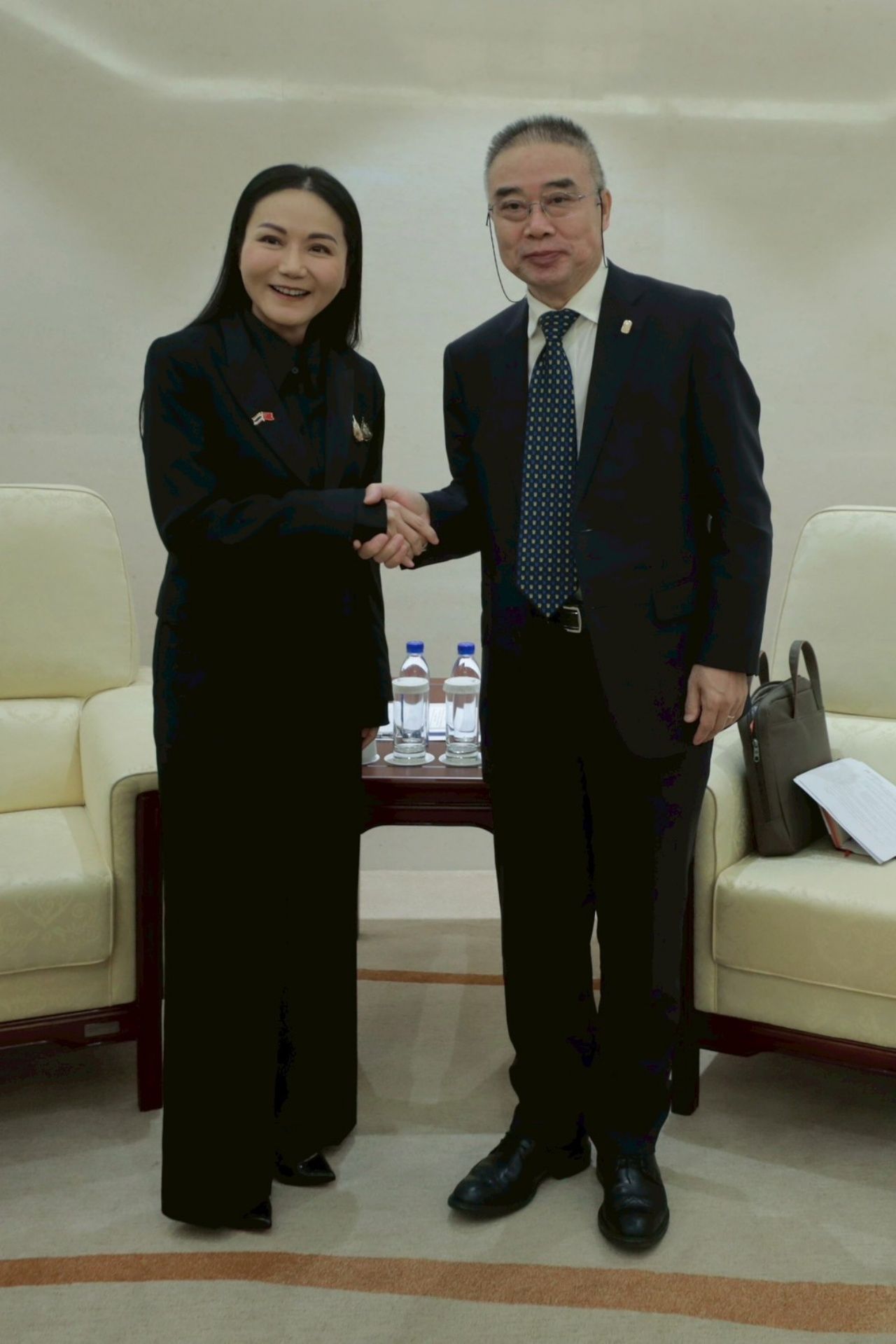 “纳律沐”与两大国际汉语机构会谈 加强合作 提升教育质量