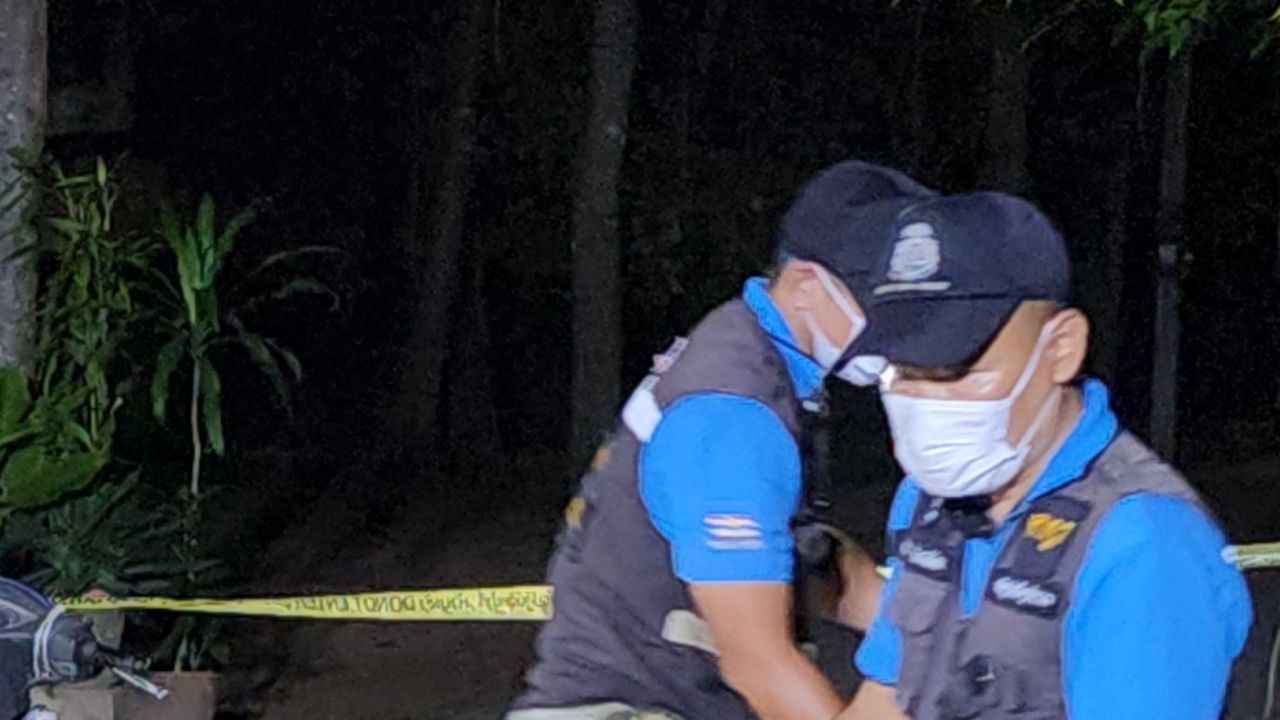 男子在街道中央开枪打死邻居，因摩托车相会时把手相碰