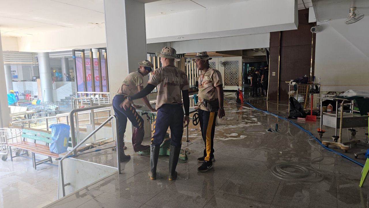 两名飞行员的心声：执行“合艾洪水救援”任务，驾直升机接送儿童急诊病患