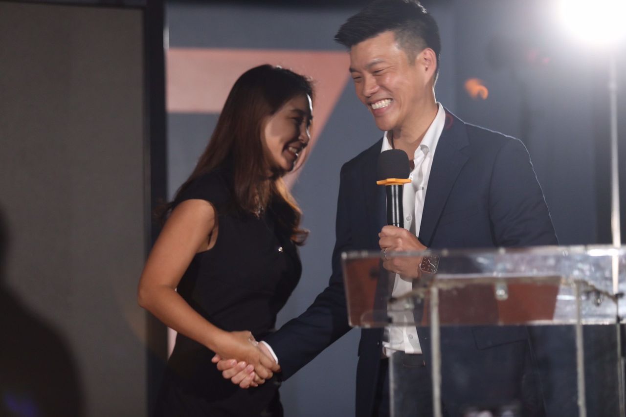 维拉育·甘珠差特的背景：无意外成为民众党总理候选人