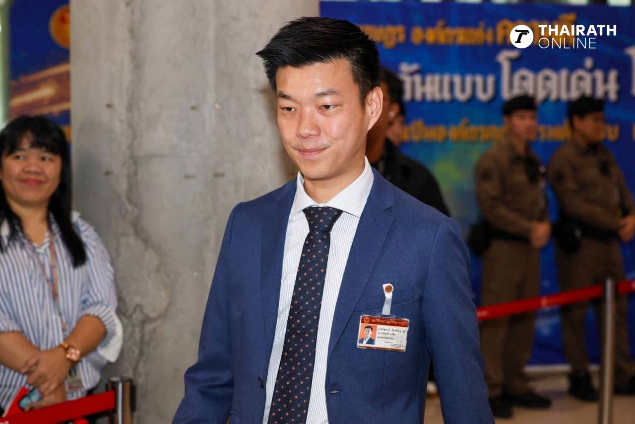 议会热闹，议员出席会议，密切关注第32任总理投票