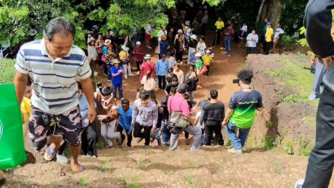 应对柬埔寨擅自进入塔梅贡寺，泰军严格整顿，柬埔寨派遣23辆大巴人潮涌入