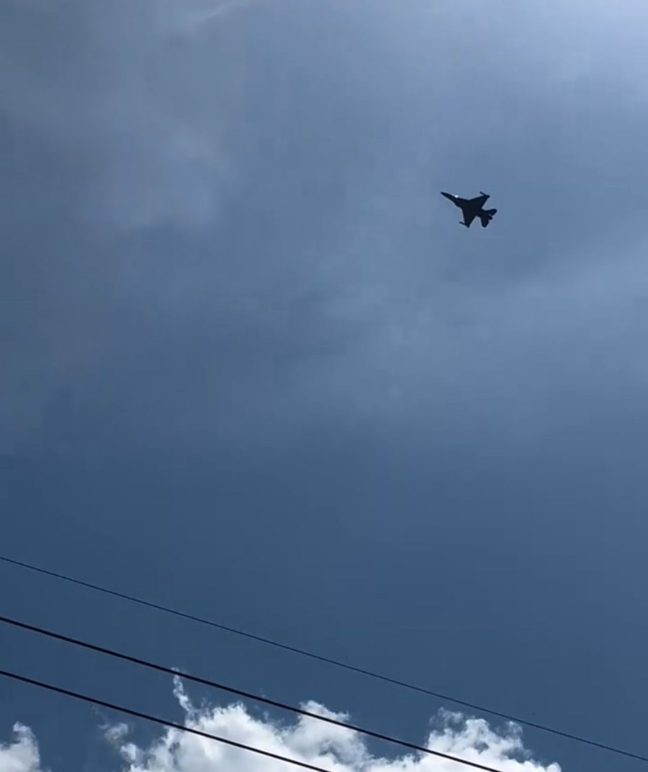 空军发言人透露派遣F-16拦截，发现缅甸K-8飞机靠近泰国边境